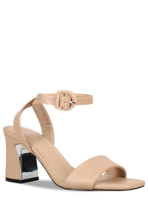 Nude πέδιλο με λουράκι και μεταλλικό τακούνι. Κομψή επιλογή για βάπτιση