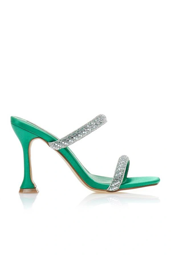 Πράσινα σατέν mules με διπλά λουράκια και στρας. Για glam εμφάνιση νονάς