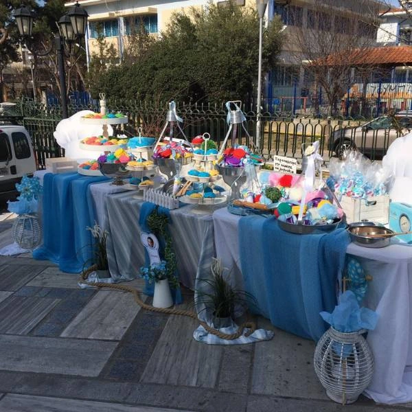 Πλήρης στολισμός βάπτισης με θέμα ζαχαροπλάστης και πολύχρωμα κεράσματα