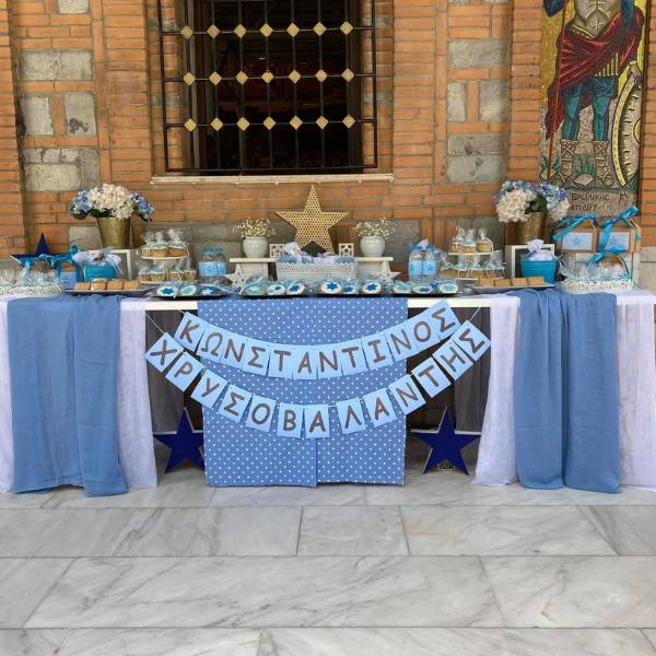 Μπομπονιέρες βάπτισης με μπλε και λευκές κορδέλες και κουτάκια δώρου με αστέρια