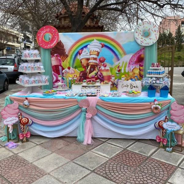 Στολισμός βάπτισης με παγωτά, ουράνιο τόξο και γλυκά σε θέμα Candyland