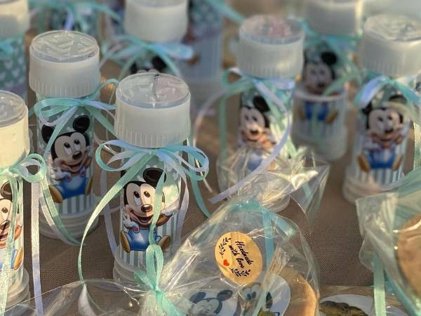 Μπομπονιέρες βάπτισης με θέμα Mickey σε γαλάζιο, λευκό και ριγέ σχέδιο