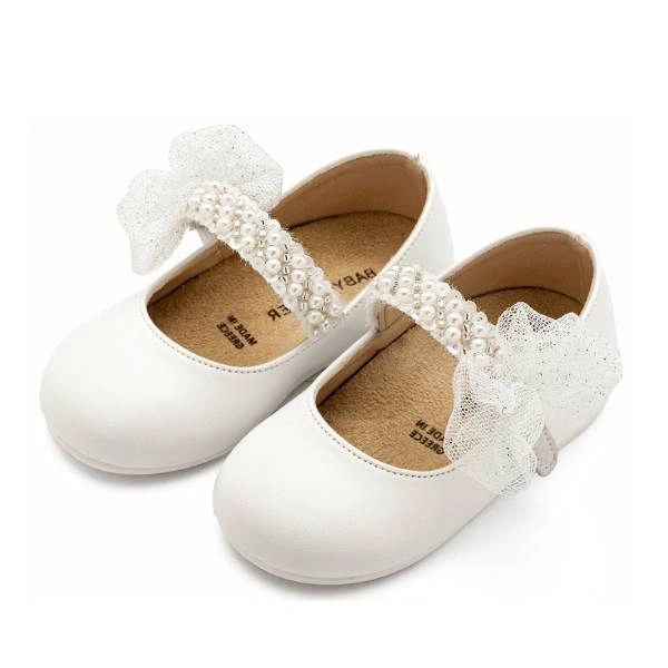 Λευκά παπούτσια βάπτισης για κορίτσι με πέρλες και φιόγκο από τούλι