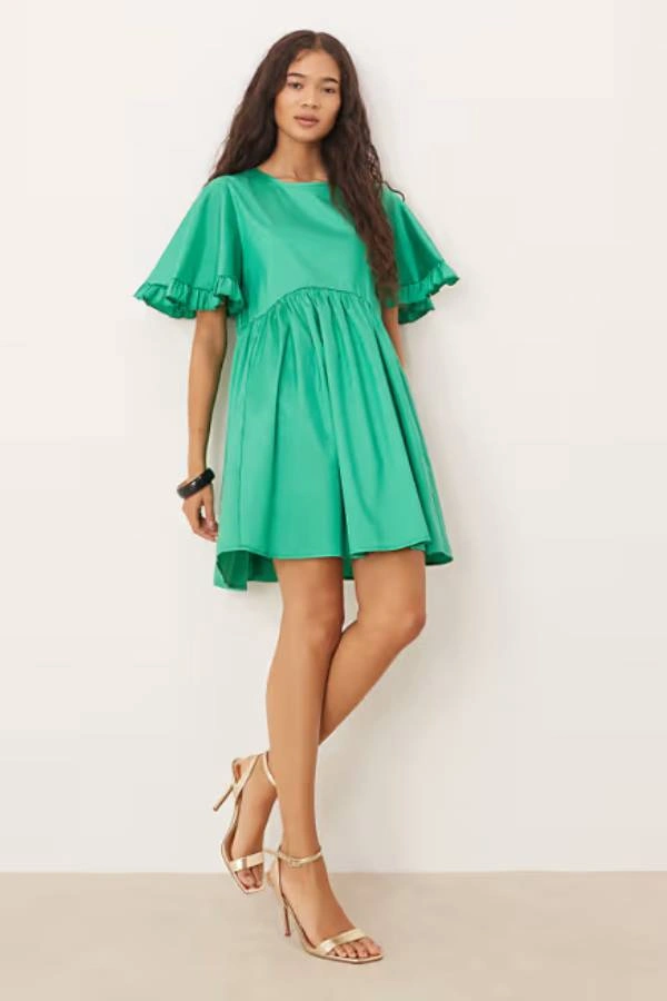 Μίνι φόρεμα με έντονα μανίκια και πράσινη απόχρωση ιδανικό για καλοκαιρινό γάμο σε νησί