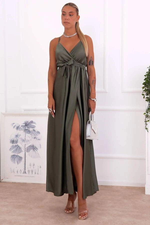 Σατέν μάξι φόρεμα σε χακί απόχρωση με σκίσιμο και λεπτές τιράντες για γάμο σε νησί