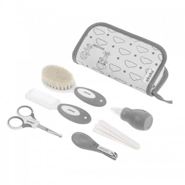Σετ περιποίησης μωρού Akuku 9τμχ σε γκρι θήκη: ψαλιδάκι, νυχοκόπτης, 3 λίμες, βούρτσα, χτένα και ρινικός αποφρακτήρας.