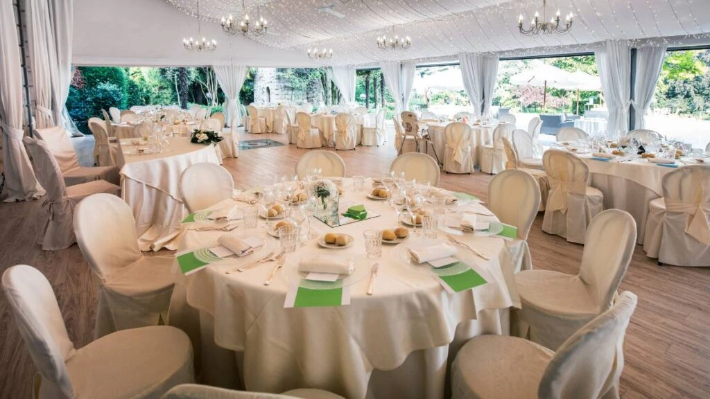 Κλειστός χώρος δεξιώσεων με ροτόντες. Τι να ρωτήσω για δεξίωση γάμου