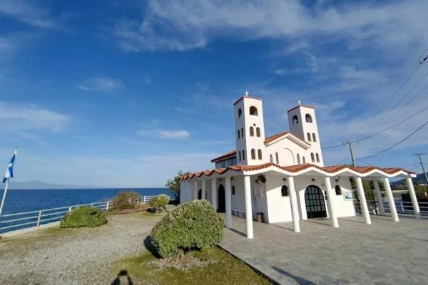 Ιερός Ναός Αγίου Κωνσταντίνου & Ελένης - Αρτέμιδα (Λούτσα)