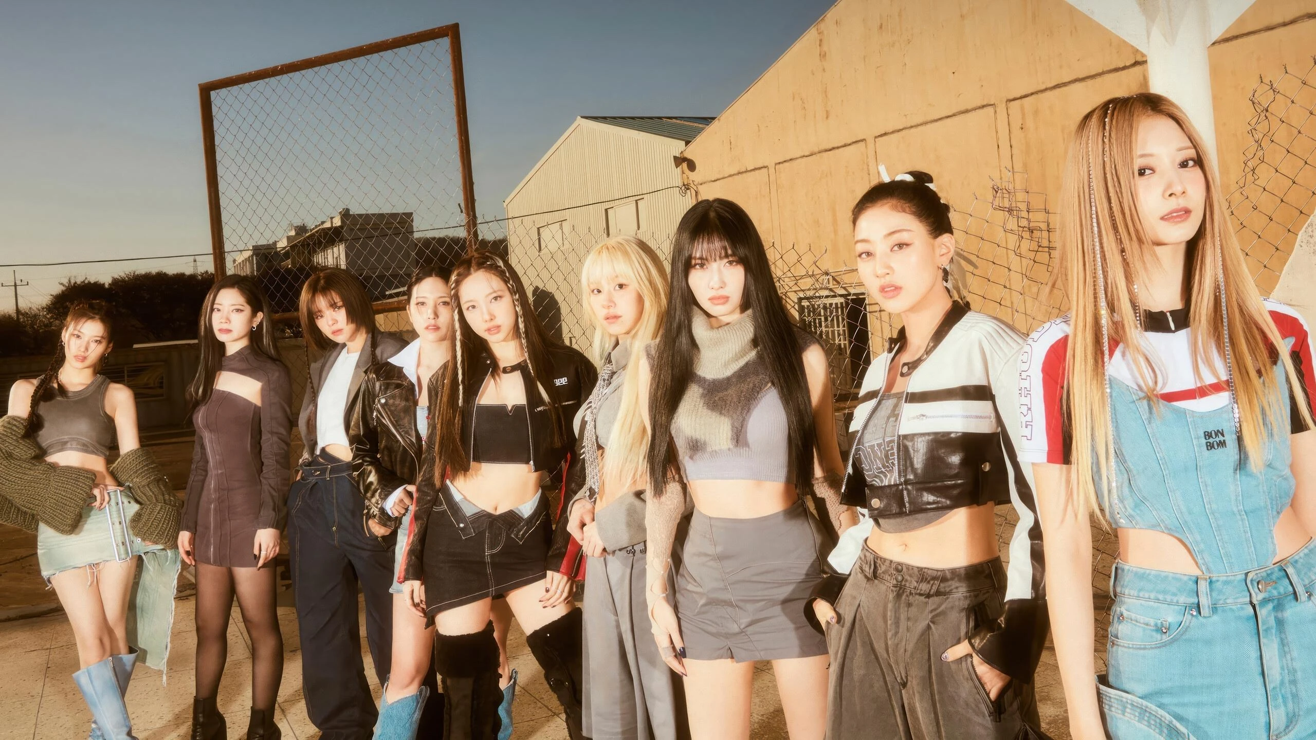 kpop sexy clothes BLACKPINK's Lisa sparks debate with bold stage outfit and sensual  choreography main image 0