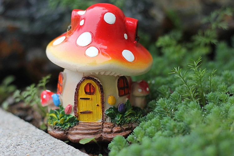 Casette Funghi Rosse Per Fairy Garden - Decorazioni In Resina Dipinte A Mano - Miniature Per Terrario E Giardino Delle Fate, 10 Cm - 2