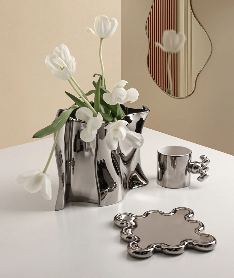 Areaware / BRUSH VASE CHROME 花瓶 Areaware Tall Chrome Stacking Planter | Urban Outfitters