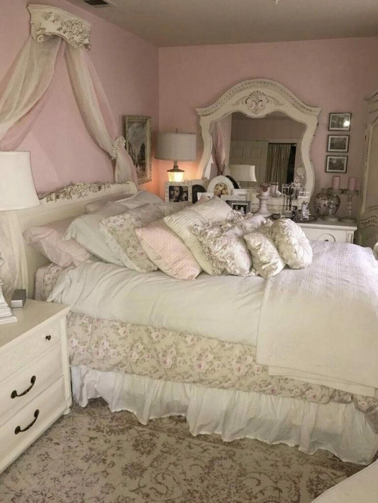Creating an Aesthetic Coquette Bedroom (+ Inspo)%%page%% - The Other ...