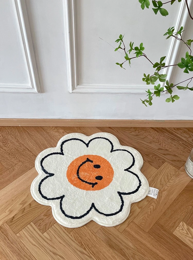 Daisy Shape Rug Smiley Daisy-Shaped Rug | The Other Aesthetic