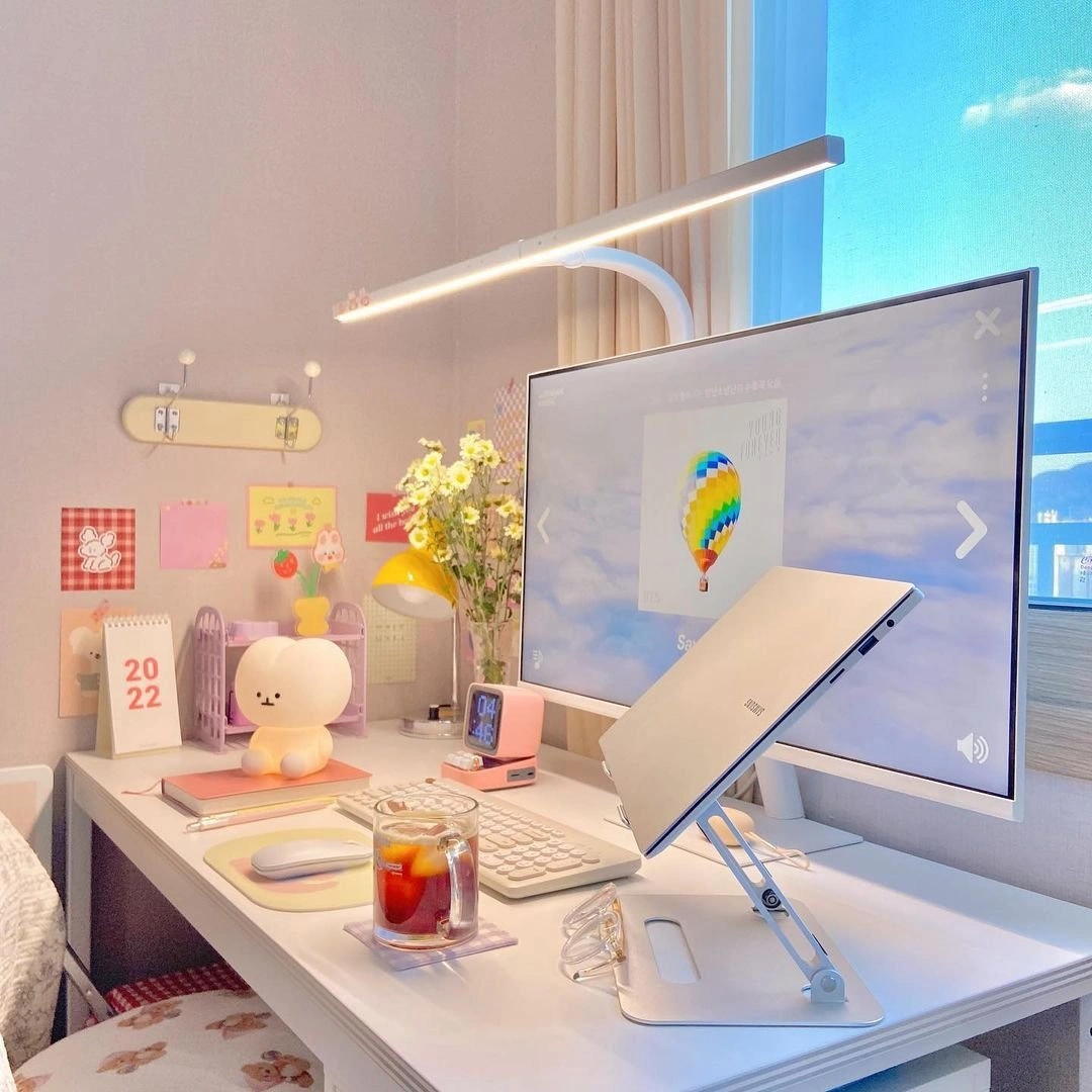 How To Decorate Your Desk Aesthetically